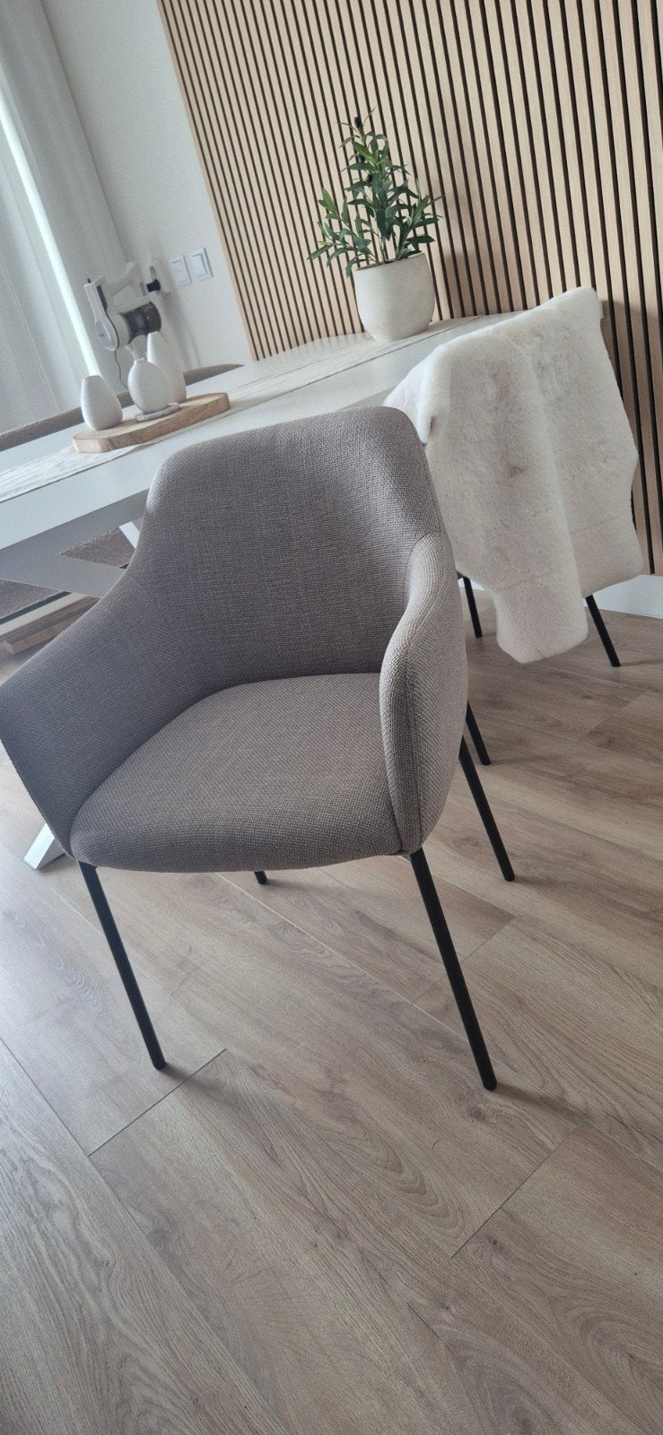 2 zgan eetkamerstoelen , grijs, Ophalen, Zo goed als nieuw, Grijs