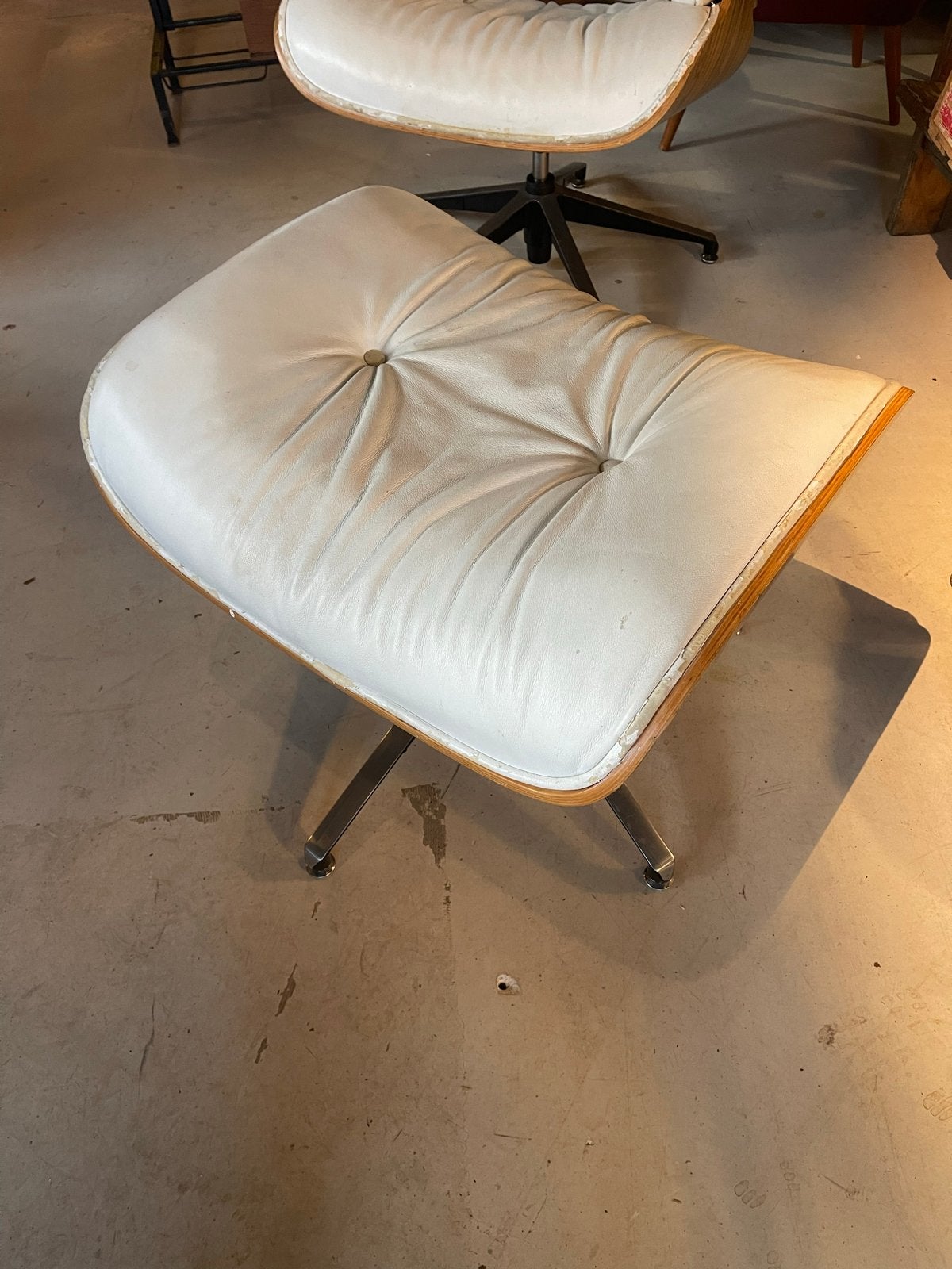 Replica Vitra Eames Lounge Chair met Ottoman - Crème Leer, Ophalen, Gebruikt, Overige kleuren, Geen
