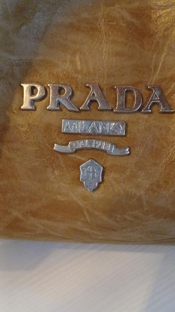 Prada tas - Stijlvolle schoudertas in cognac kleur, Ophalen of Verzenden, Gebruikt, Bruin, Schoudertasje