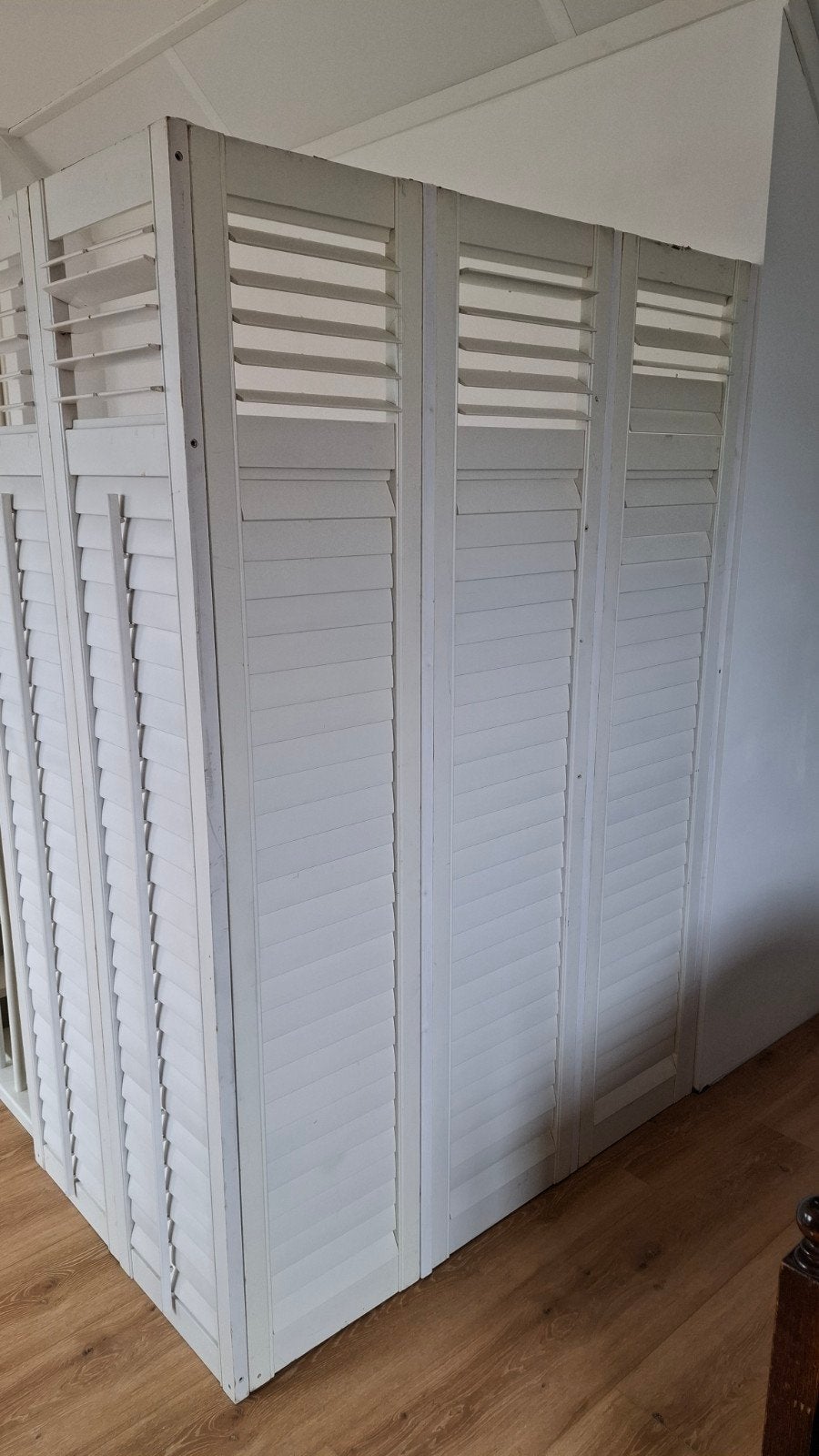 Witte houten shutters voor raam, trap, vide of kamerscherm, Huis en Inrichting, Woonaccessoires | Kamerschermen, Ophalen, Gebruikt