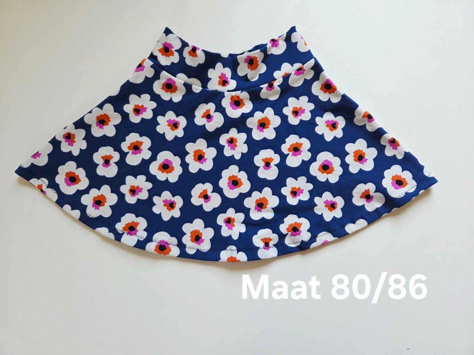 Handgemaakt katoenen tricot rokje met bloemenprint, Kinderen en Baby's, Babykleding | Maat 80, Ophalen of Verzenden, Nieuw, Meisje