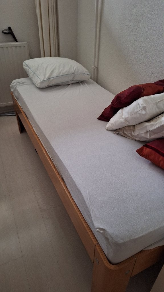 1 persoons bed te koop, Huis en Inrichting, Slaapkamer | Bedden, Ophalen, Verstelbaar, 90 cm, Bruin