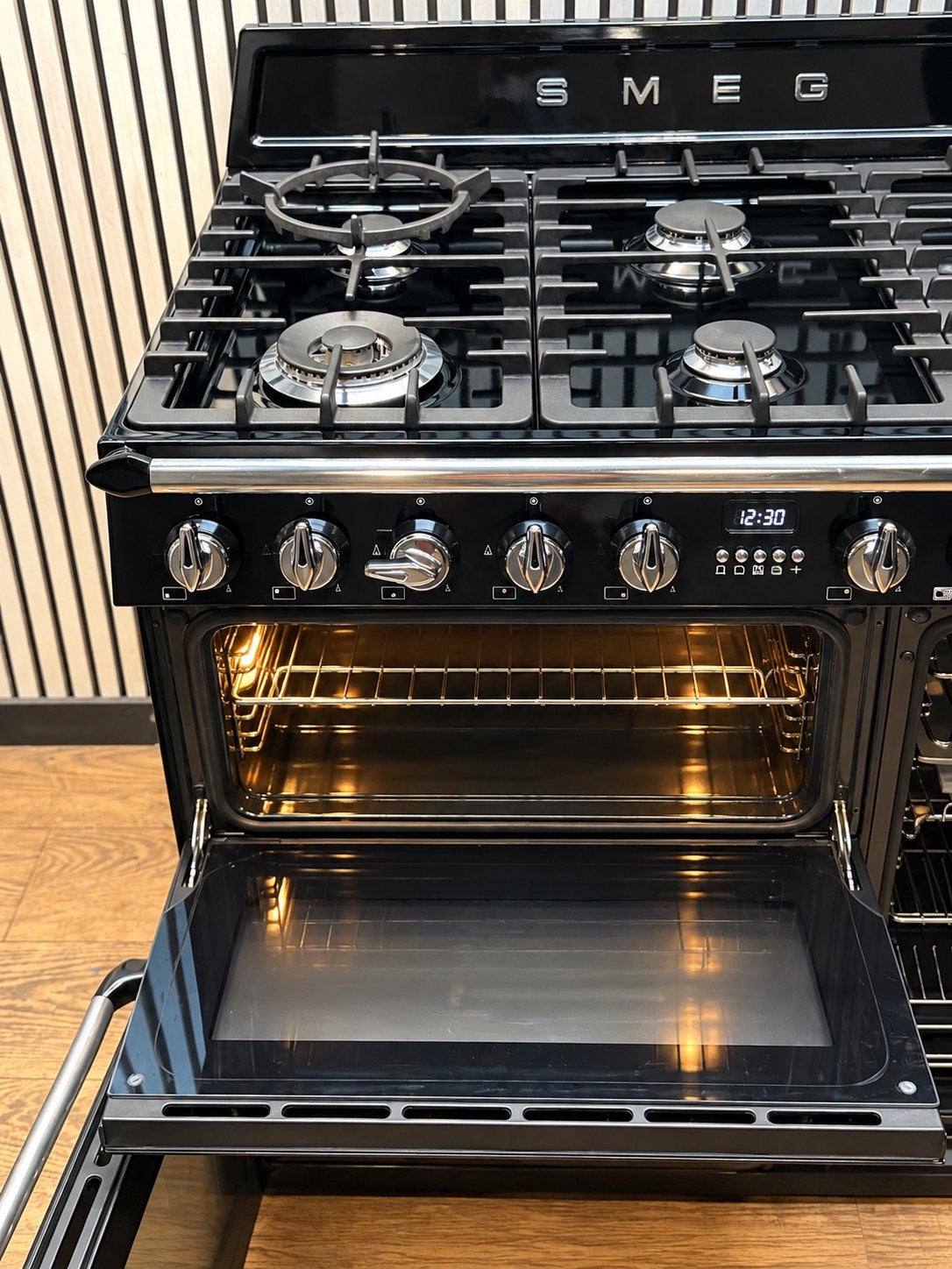 Luxe Smeg Victoria zwart hoogglans 6 pits met 3 ovens 90 cm, Fornello Esperta, Ophalen of Verzenden, Zo goed als nieuw, Energieklasse A of zuiniger