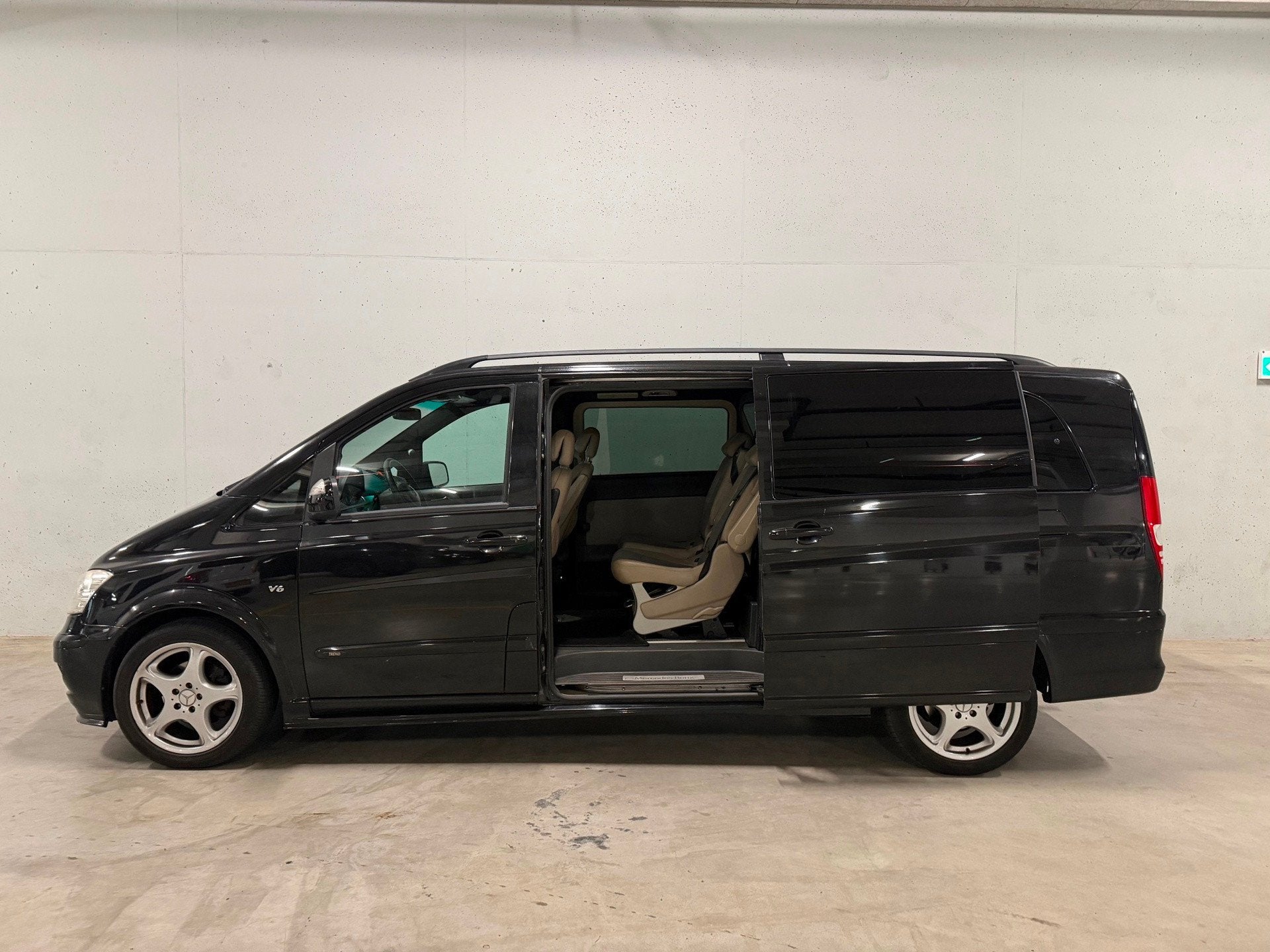Mercedes-Benz Viano 3.0 CDI V6 DC Extra Lang Aut. Leer 2x Zi, Auto's, Automaat, Euro 5, Achterwielaandrijving, Gebruikt