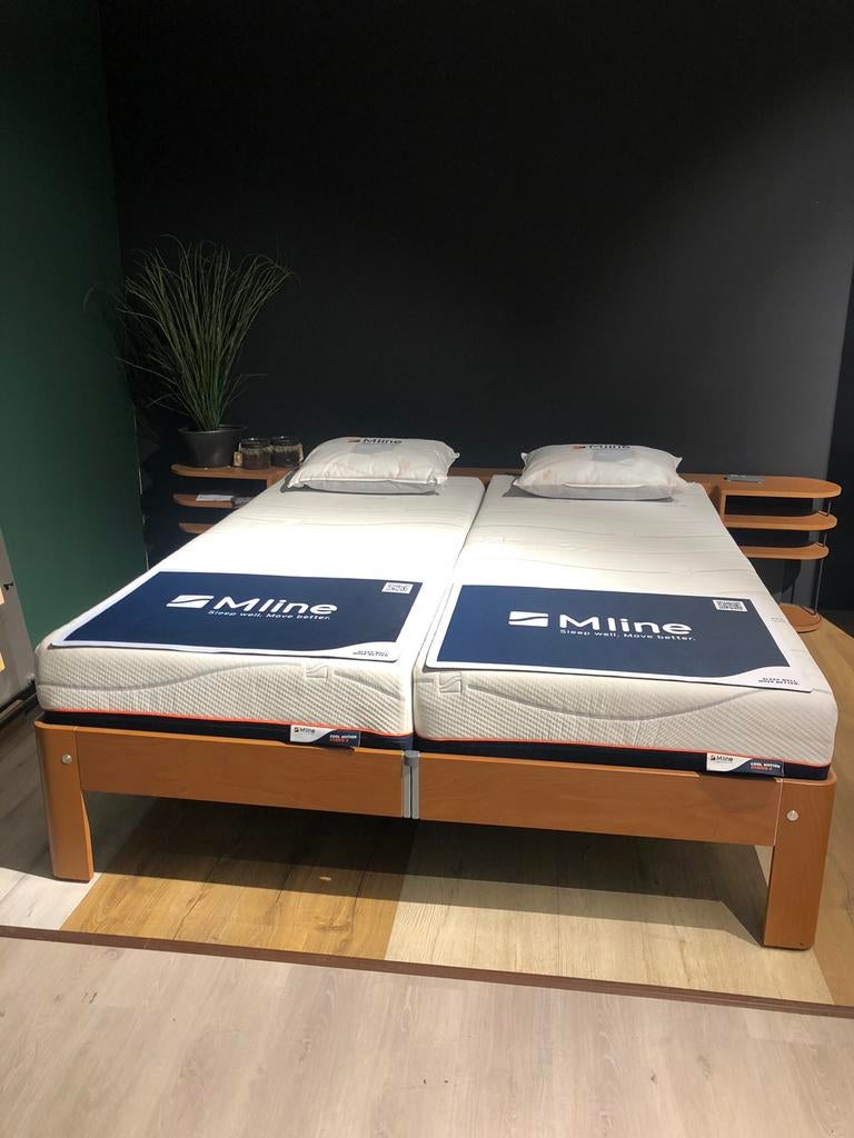Auping Auronde Deelbaar 180x210 kersen + M-line matrassen, Huis en Inrichting, 210 cm, Tweepersoons, Ophalen of Verzenden, Zo goed als nieuw