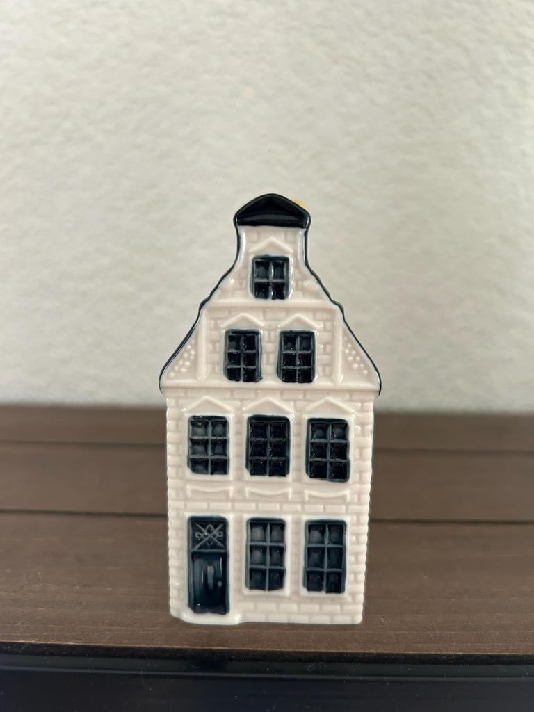 KLM Huisje nr. 51, Ophalen of Verzenden, Zo goed als nieuw, 41 t/m 60, Gevuld