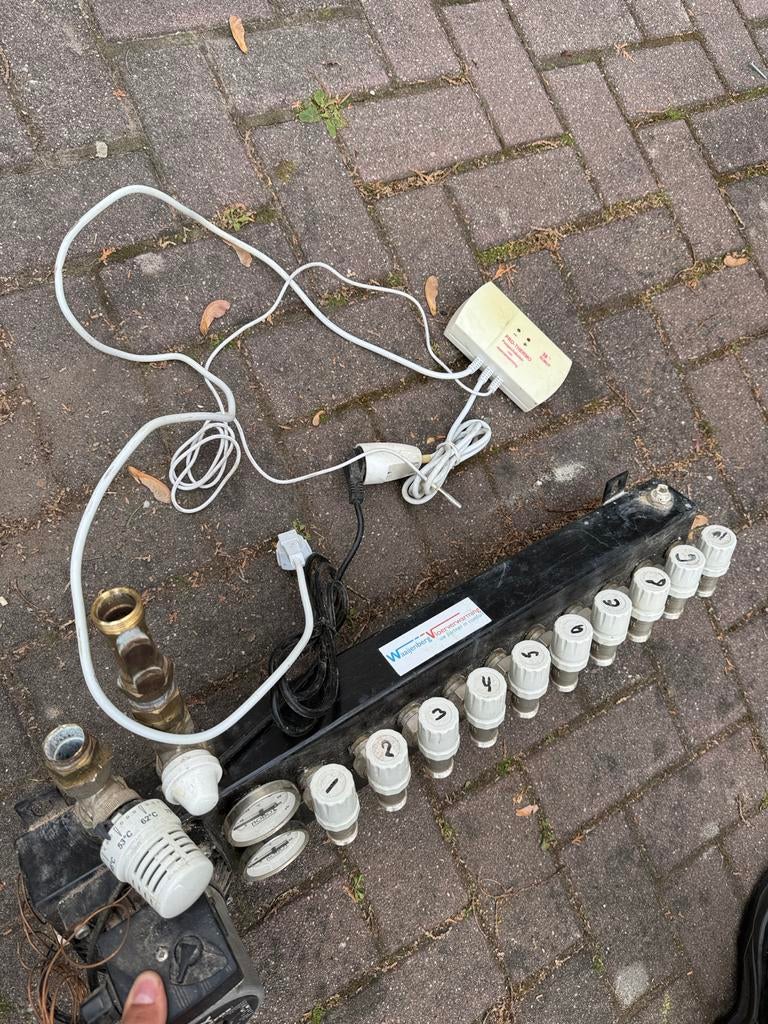 10 groeps vloerverwarmingsverdeler met pomp verdeler, Ophalen, Gebruikt, Overige typen