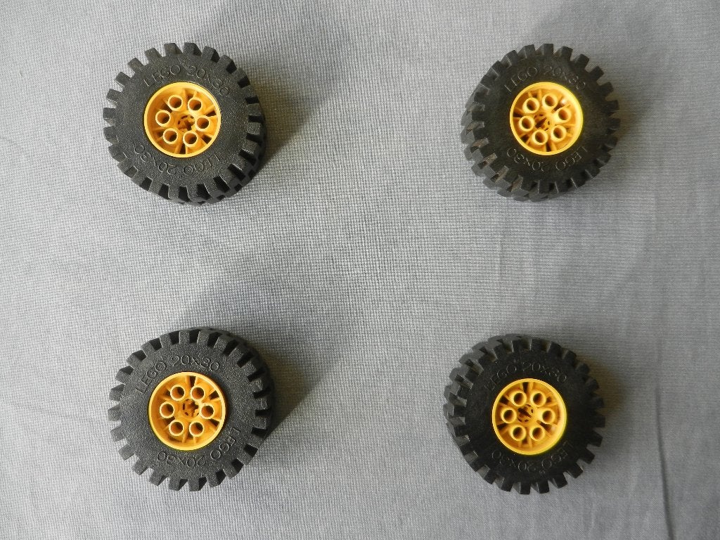 Lego Technic wielen 20 x 30 met gele velgen (4 stuks), Ophalen of Verzenden, Gebruikt