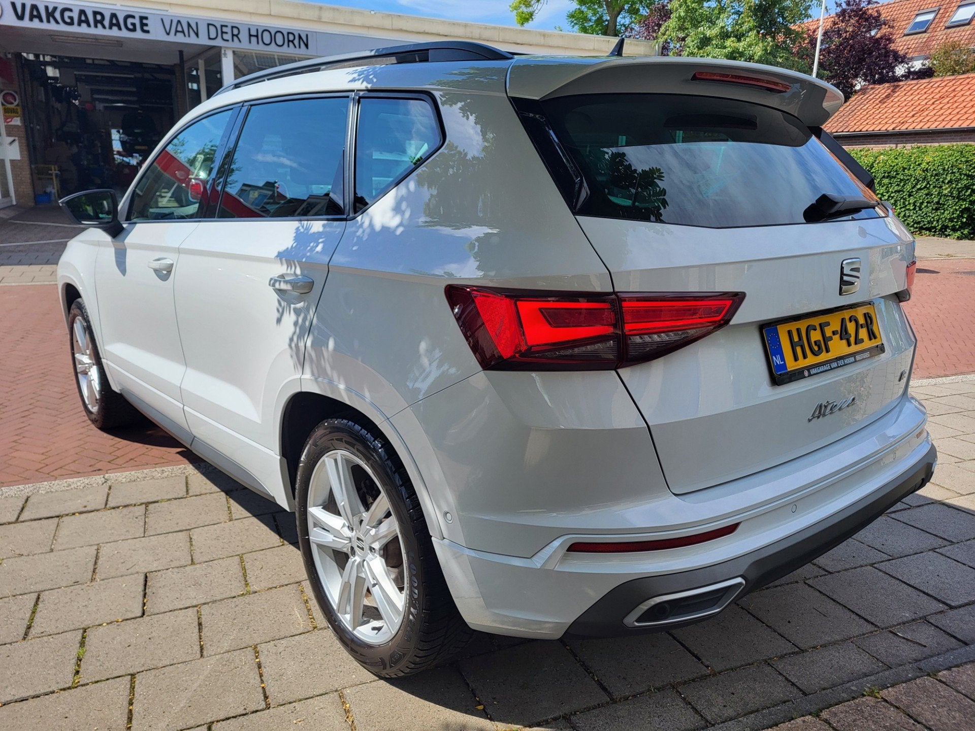 Seat Ateca 1.5 TSI Xperience Business Intense panoramadak Ga, Auto's, 15 km/l, 4 cilinders, Ateca, Wit