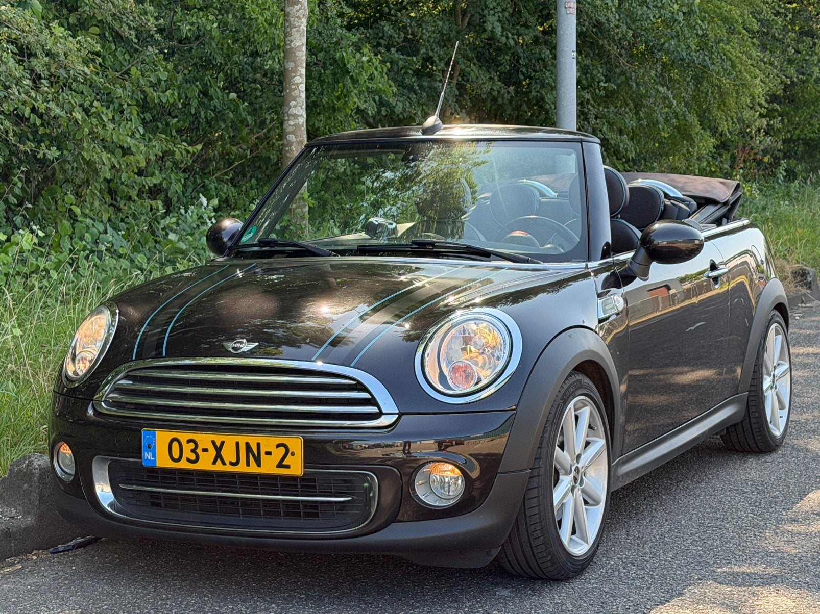 Mini 1.6 Cooper Cabrio ‘Highgate’ NL auto NAP, Auto's, Mini, Euro 5, 4 cilinders, 4 stoelen, Bruin