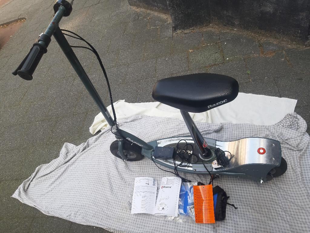 Razor, e-scooter, E300s Electric - Step - Unisex – Grijs, Zo goed als nieuw, Benzine, Ophalen, Overige merken