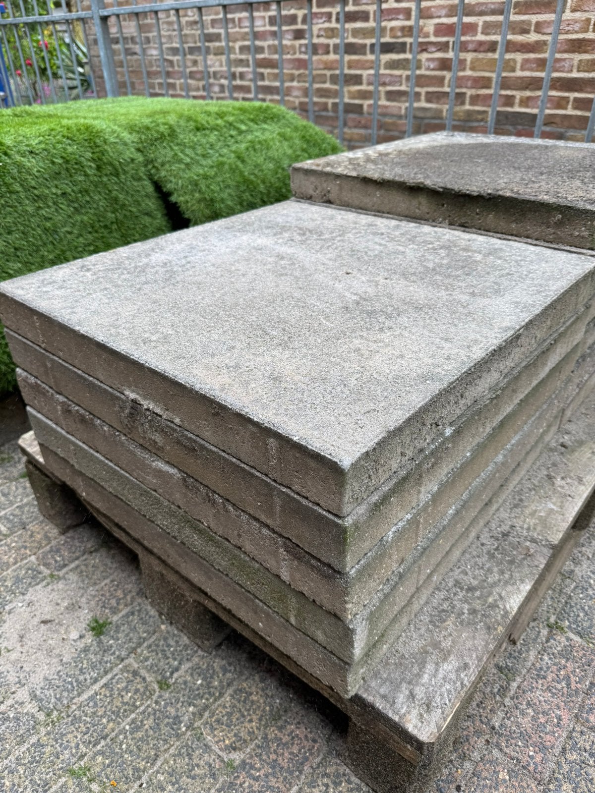 Ruim 36 beton tegels 60x60x6 en bandjes, Tuin en Terras, Tegels en Klinkers, Ophalen, Gebruikt, Beton, Terrastegels