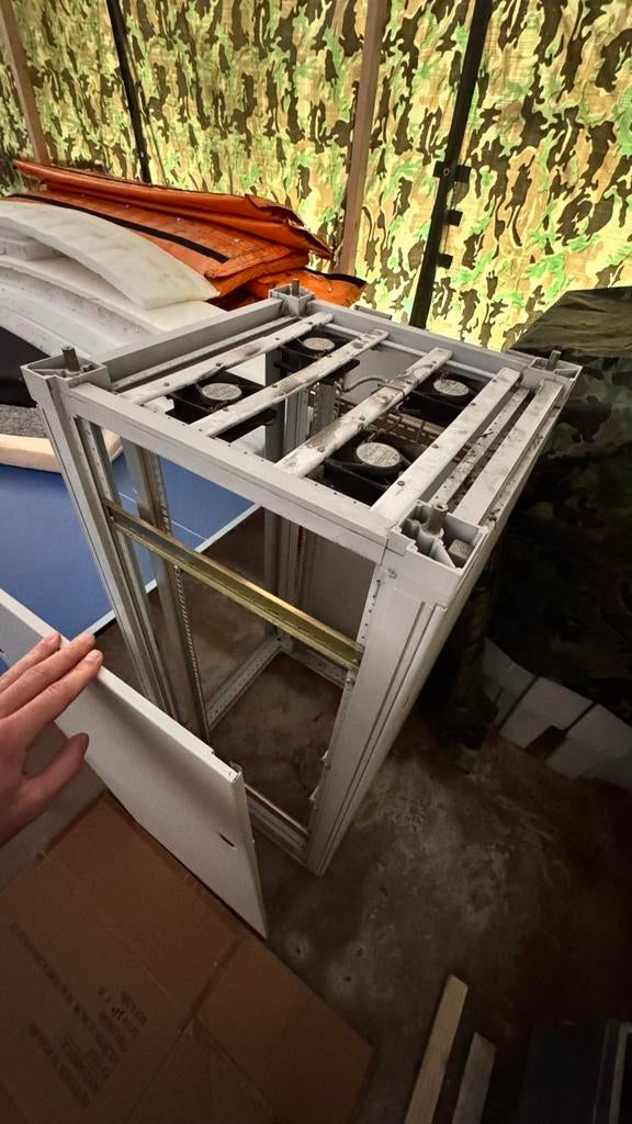 Serverkast, Computers en Software, Ophalen, Zo goed als nieuw