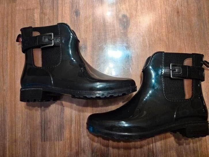 Tom tailor regenlaarsjes maat 39
1x gedragen, Zwart, Tom Tailor, Ophalen of Verzenden, Regenlaarzen
