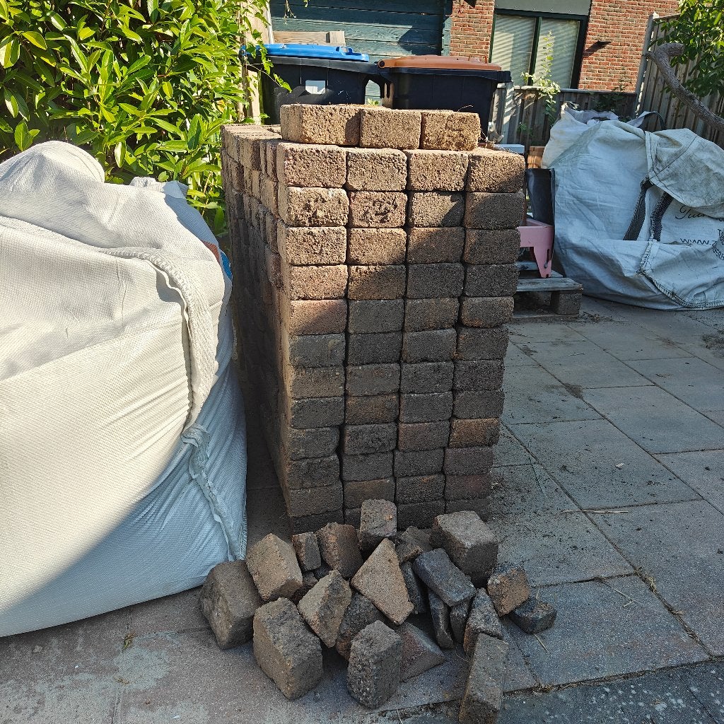 Gratis af te halen Betonklinkers, Cobblestones, Tuin en Terras, Tegels en Klinkers, Ophalen, Gebruikt, Klinkers, 5 tot 10 m²