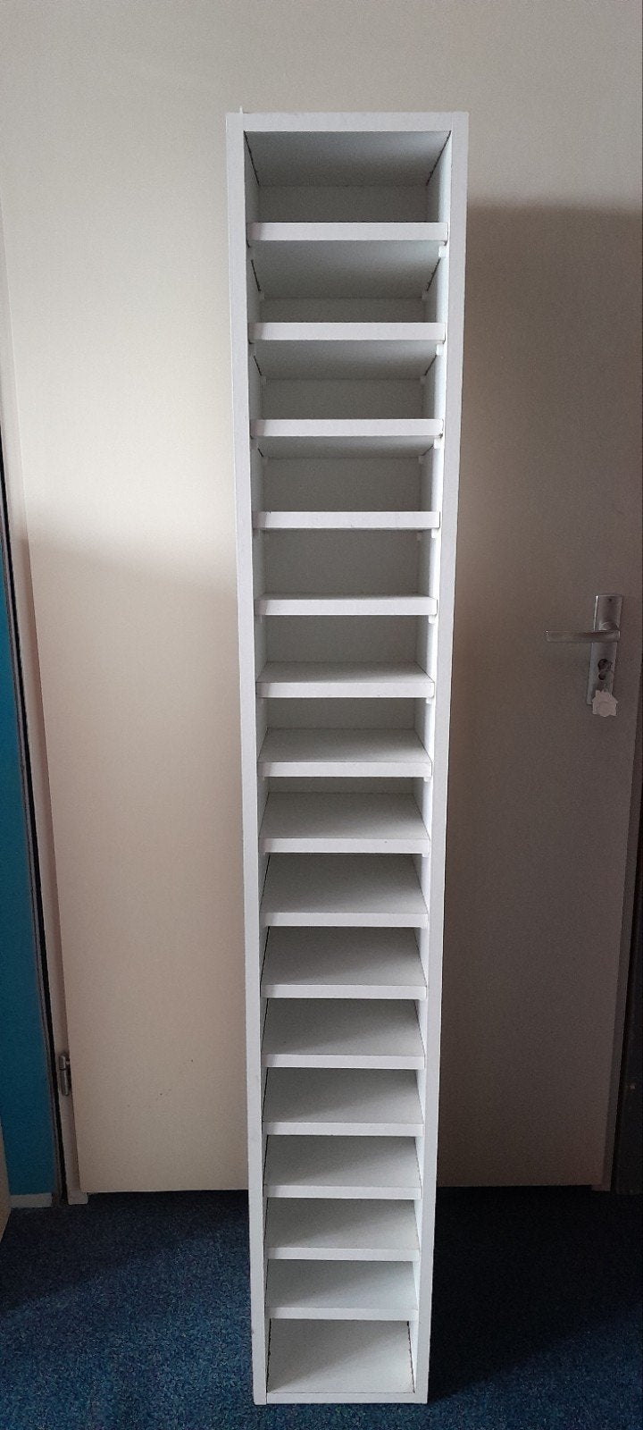 A vier kastjes voor evt.folders of facturen, afleg bonnen, Ophalen, Hout, Cd's