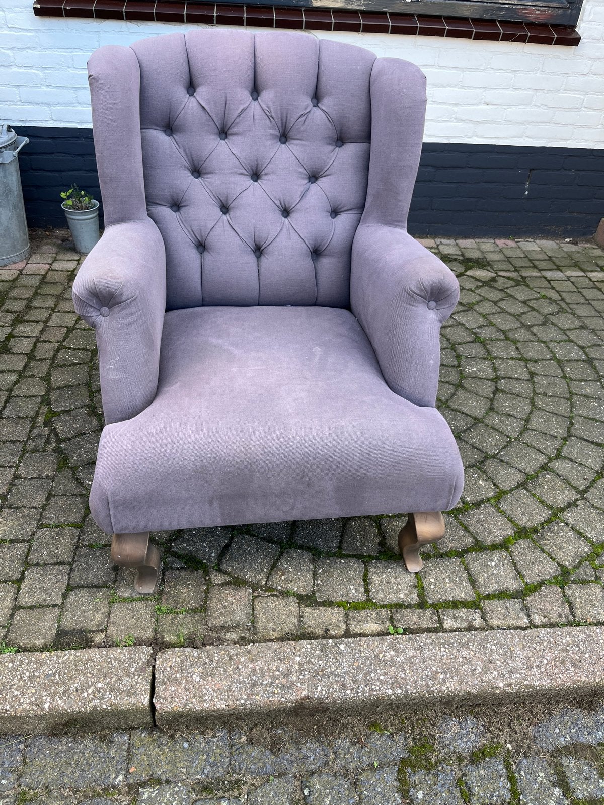 Comfortabele paarse fauteuil met gecapitonneerde rug, Ophalen of Verzenden, Gebruikt, Stof, 75 tot 100 cm