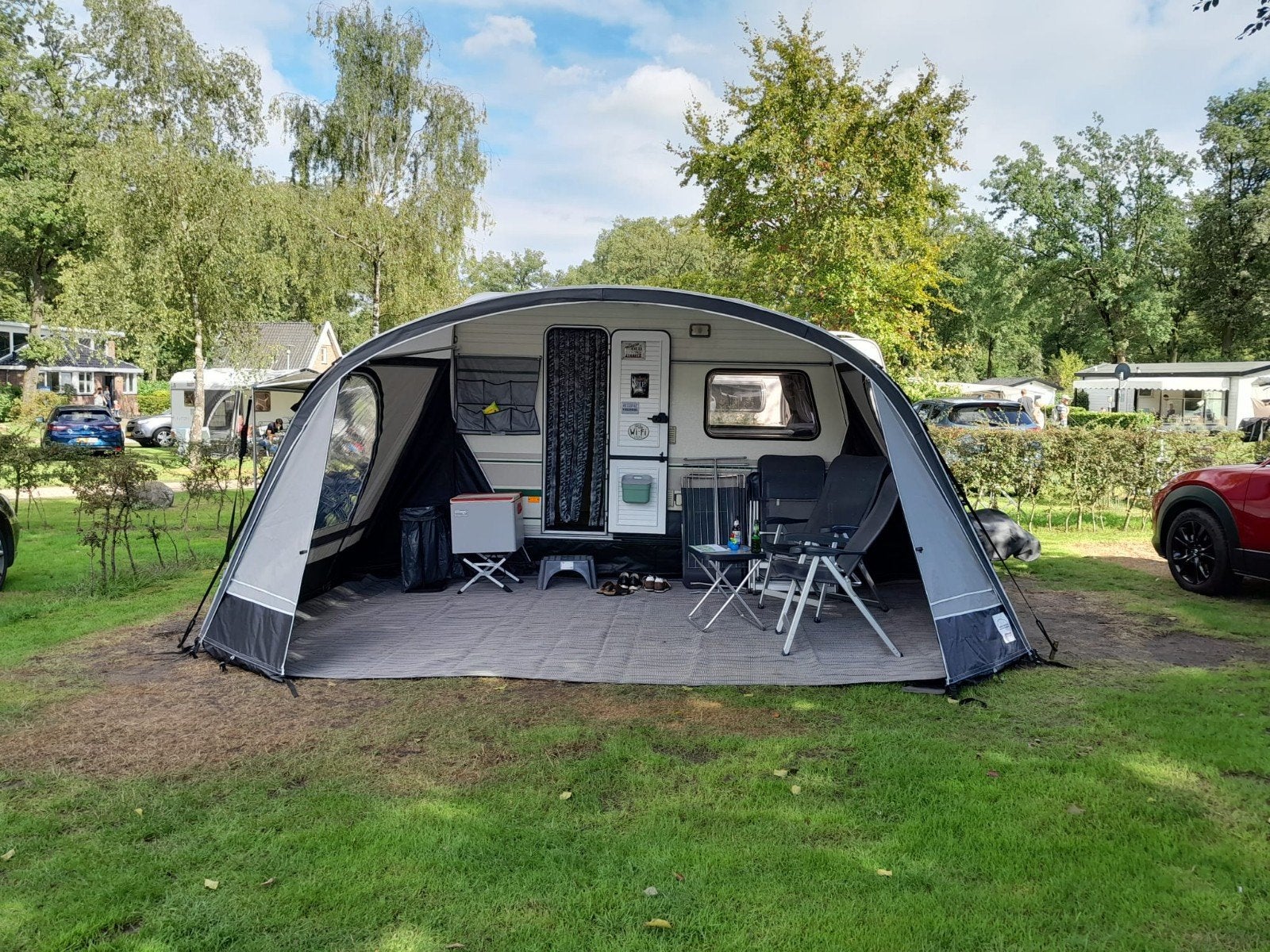 Chateau La Car 350 - Compacte en complete caravan, Caravans en Kamperen, Chateau, Koelkast, Tot en met 2, Treinzit