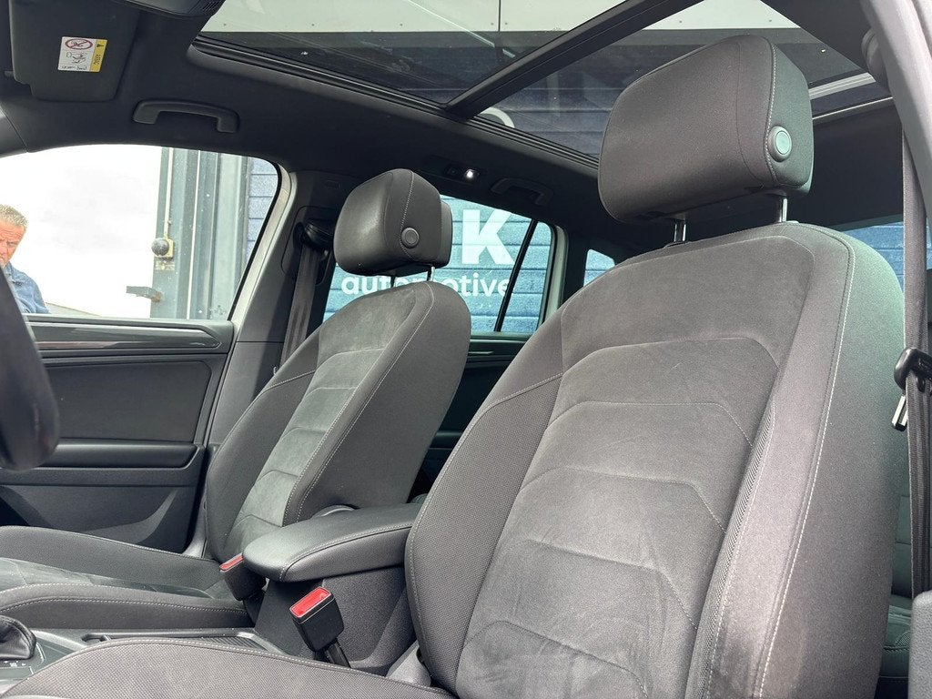 Volkswagen Tiguan 1.4 TSI ACT Highline Panoramadak Trekhaak, 12 maanden, 4 cilinders, Alcantara, Wit