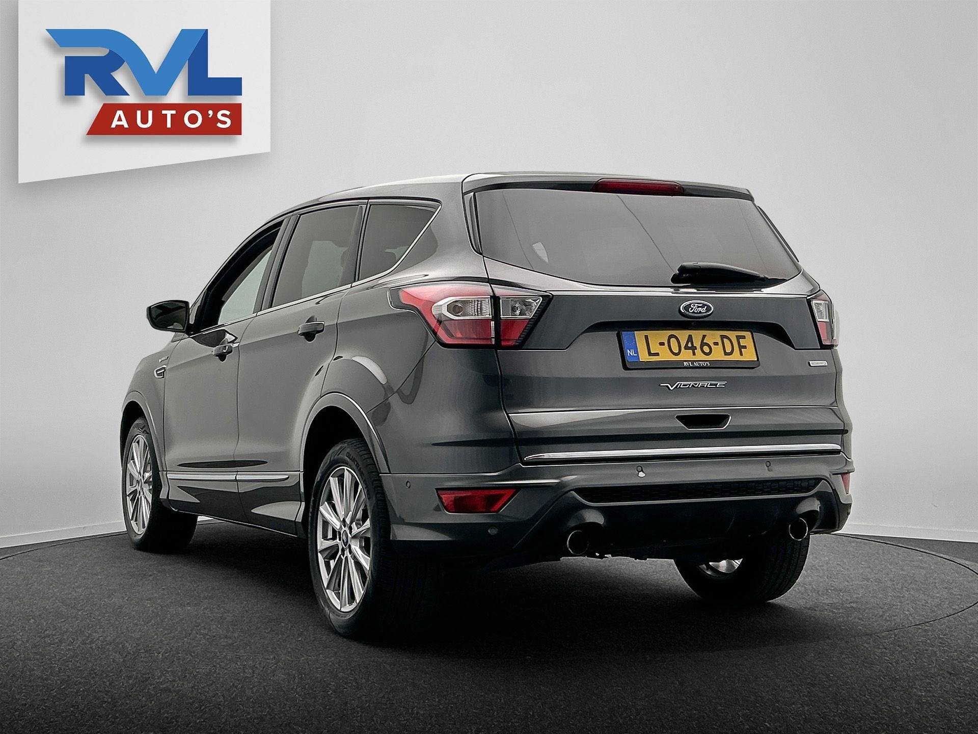 Ford Kuga 1.5 EcoBoost Vignale | Trekhaak | Leder | Panorama, Auto's, Automaat, 4 cilinders, Bedrijf, Vierwielaandrijving