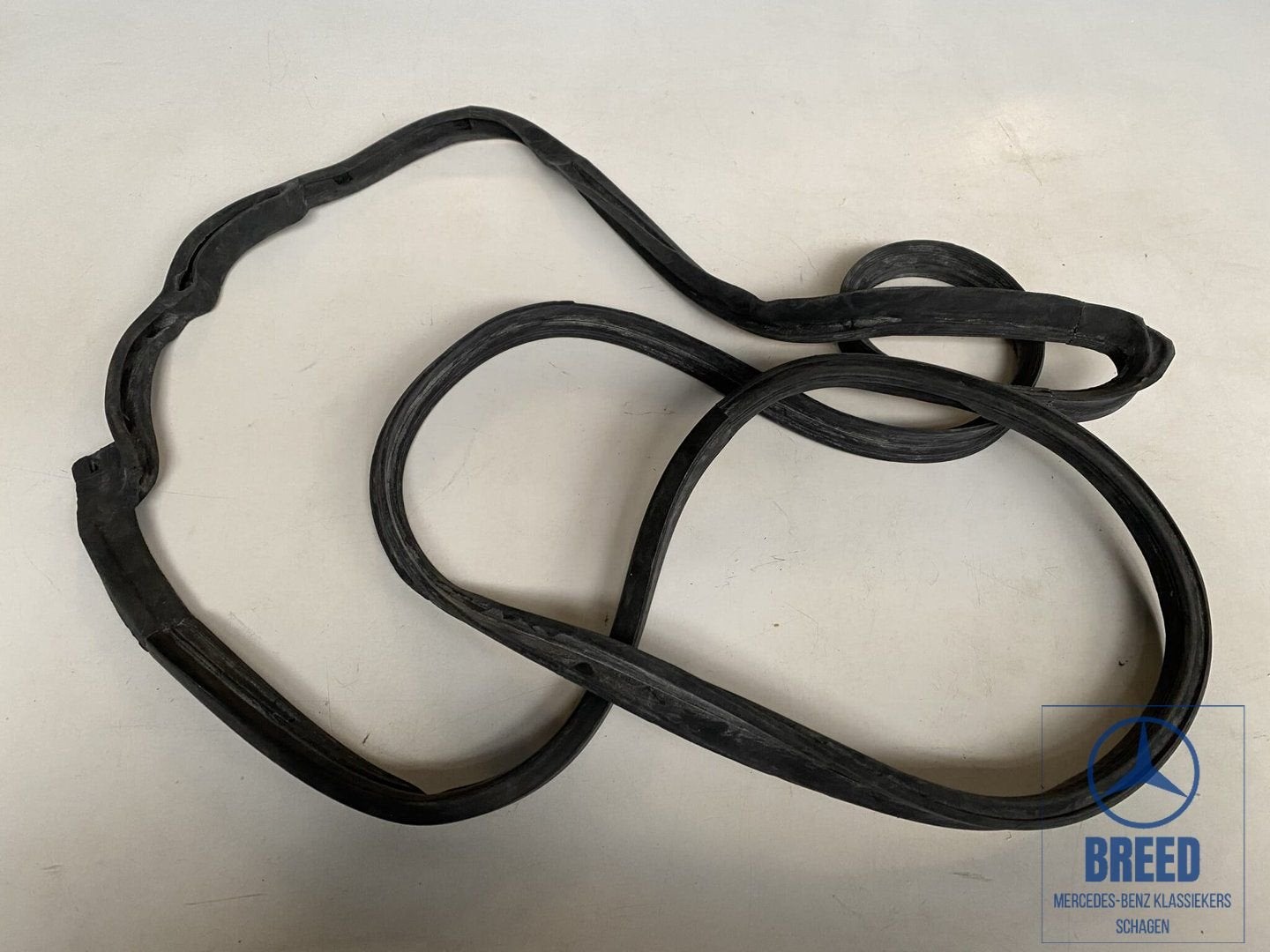 NOS deurrubber rechtsachter voor Mercedes-Benz W123, Auto-onderdelen, -, Nieuw, Ophalen of Verzenden, -