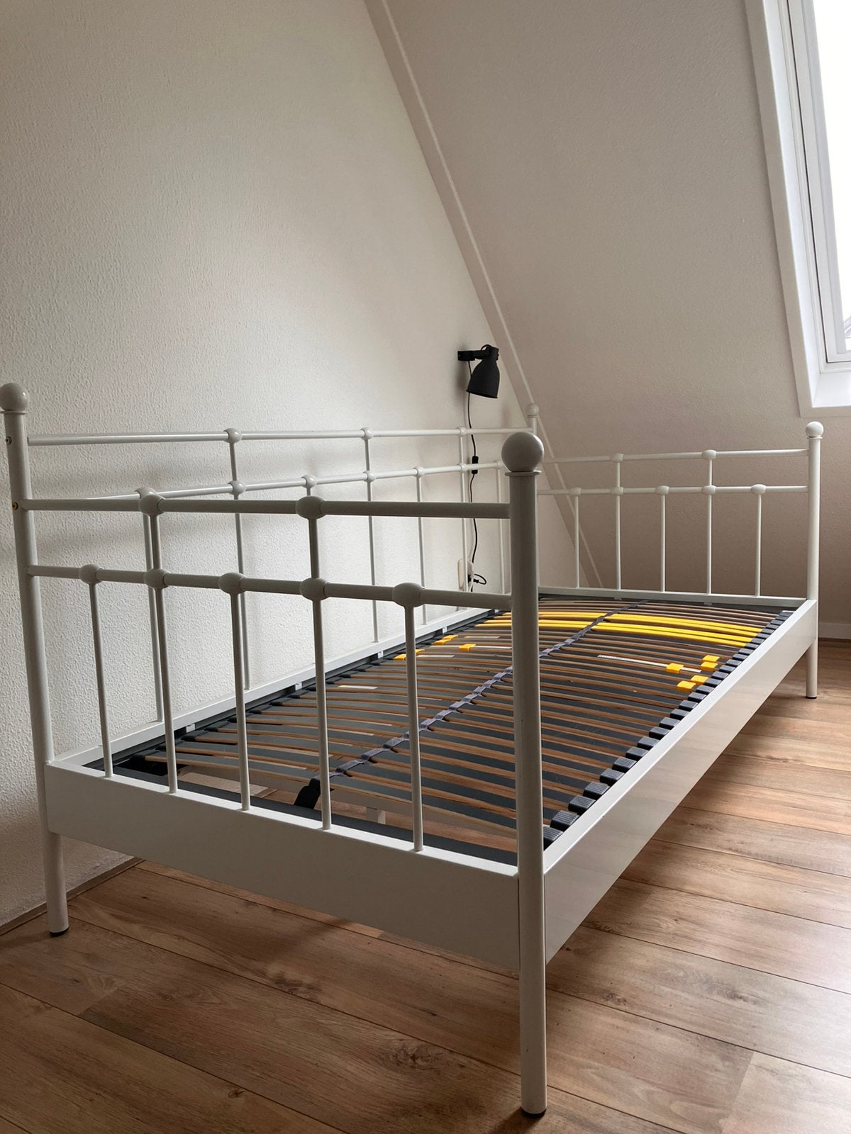 Metalen bed inclusief lattenbodem, Ophalen, 90 cm, Eenpersoons, Wit