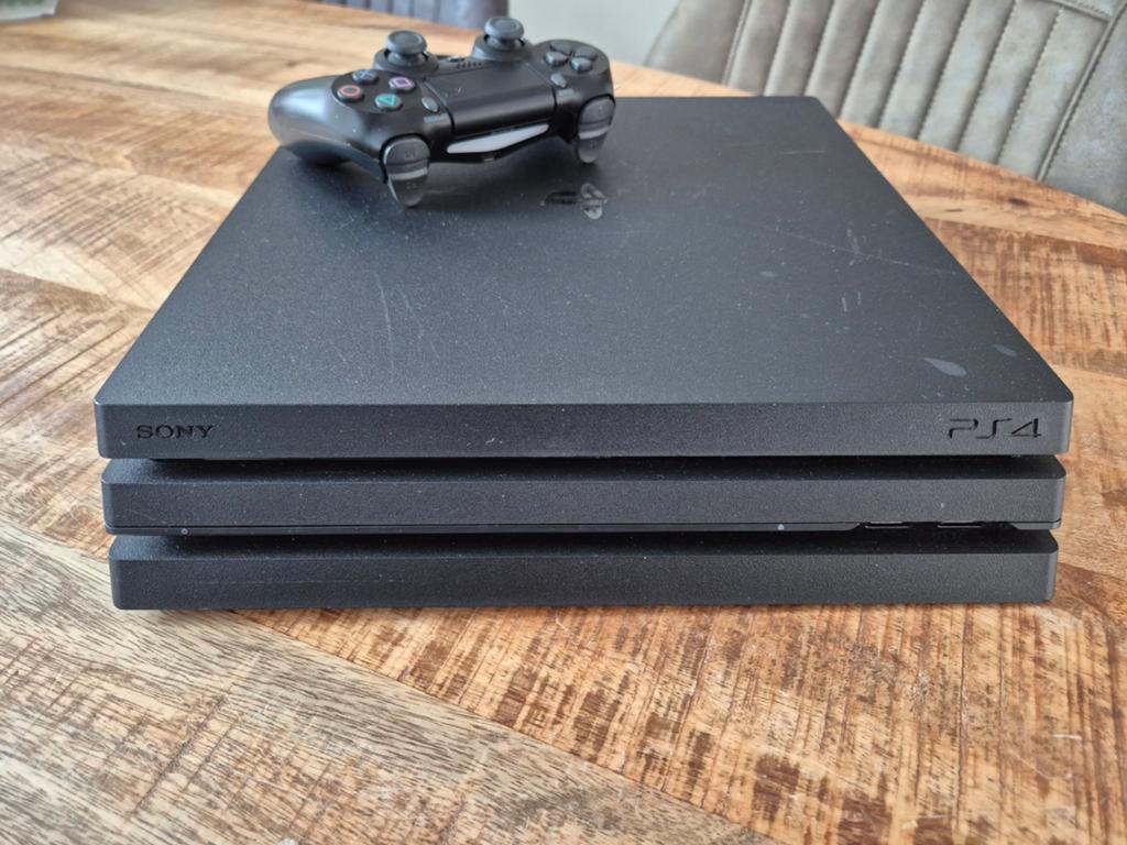 Sony Playstation 4 pro, Spelcomputers en Games, Spelcomputers | Sony PlayStation 4, Ophalen of Verzenden, Zo goed als nieuw, Met 1 controller