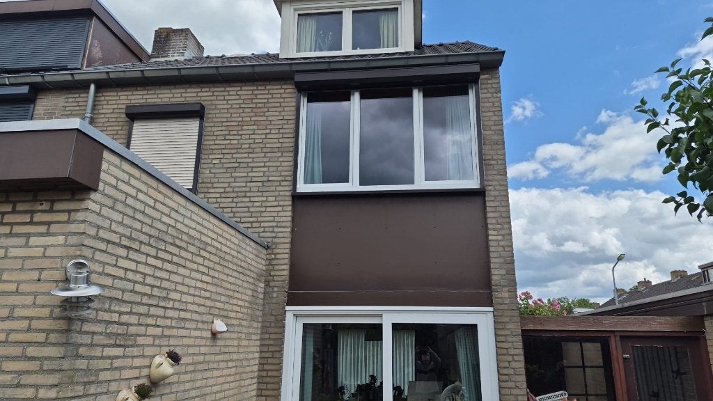 electrisch rolluik 238 breed x180 hoog , creme, bruine kast, Doe-het-zelf en Verbouw, Rolluiken, Ophalen, Gebruikt, Crème of Beige