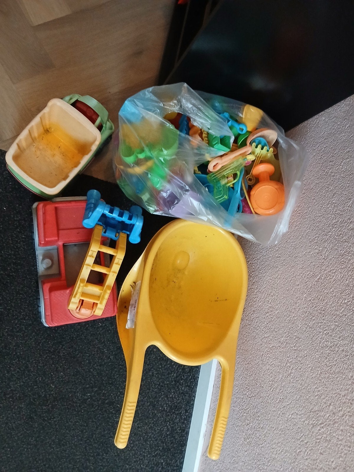 Buitenspeelgoed (kruiwagentje, zandbakspeelgoed, auto's), Ophalen, Gebruikt