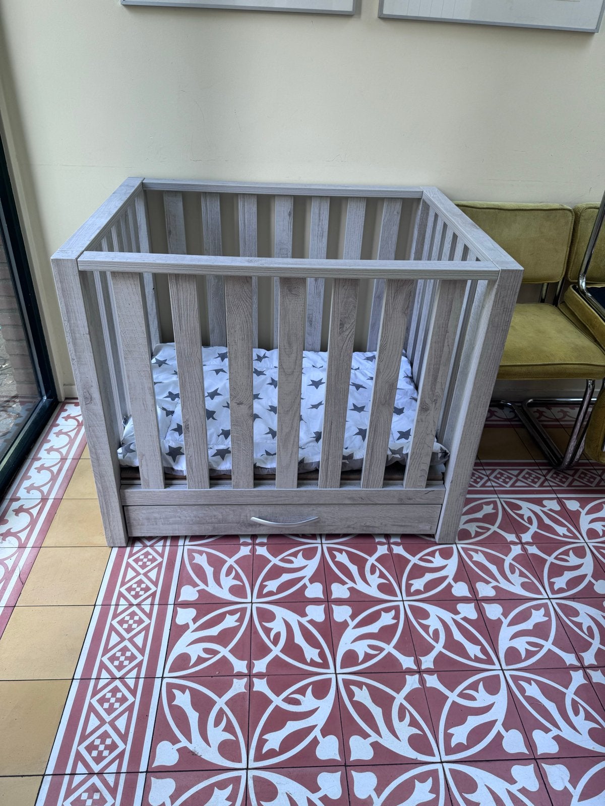Babybox met lade - Grijs houtlook, Ophalen, Gebruikt, Ledikant
