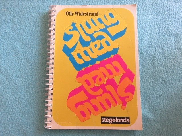 Zweeds en Engels liedjesboek: Sjung med - Olle Widestrand, Boeken, Muziek, Ophalen of Verzenden, Zo goed als nieuw, Overige onderwerpen