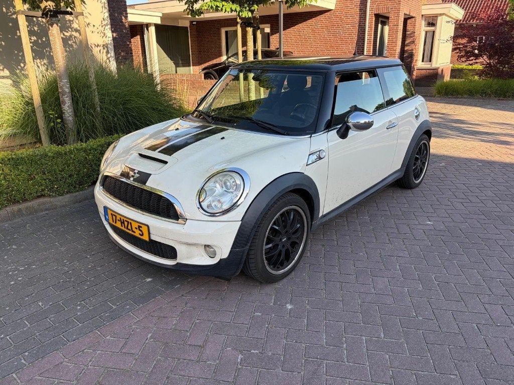 Mini 1.6 16V Cooper S 128KW 2009 Beige, Voorwielaandrijving, Euro 5, Zwart, 4 cilinders