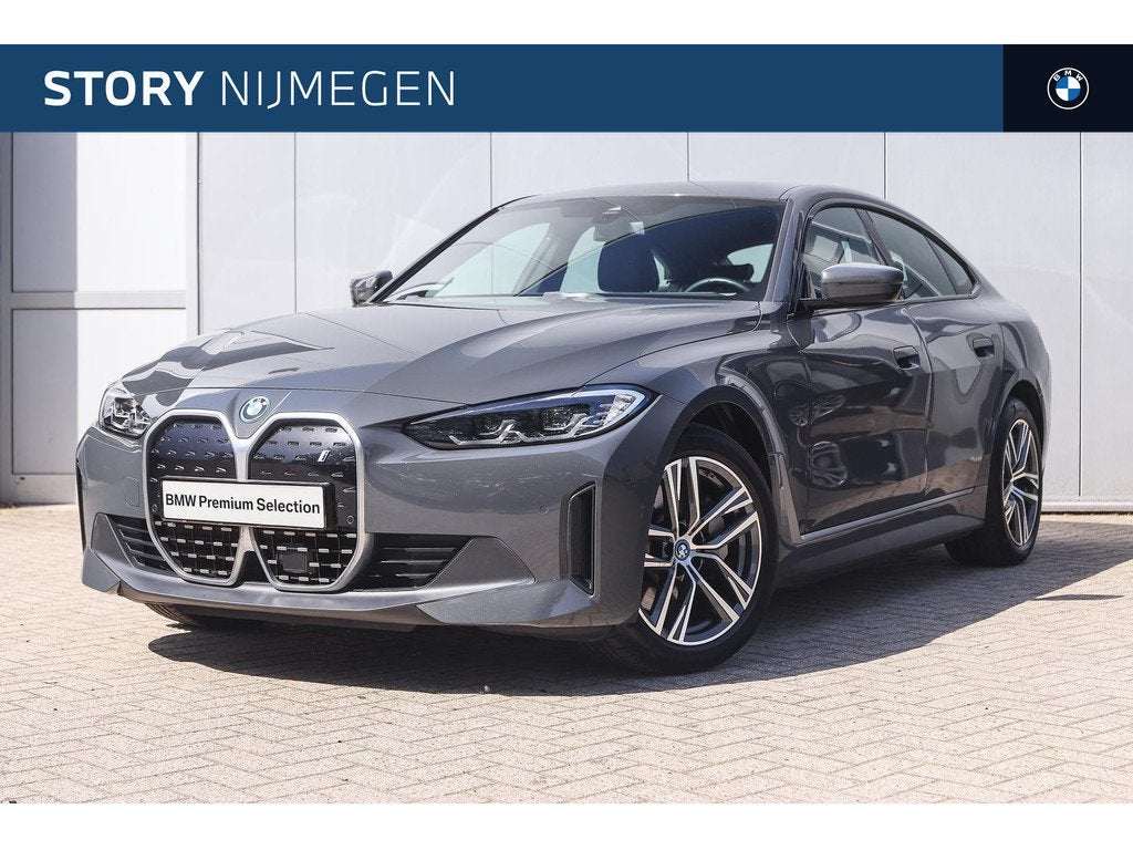 BMW i4 eDrive40 / Cruise Control / Achteruitrijcamera / Stoe, Auto's, BMW, Achterwielaandrijving, Gebruikt, Met garantie (alle)