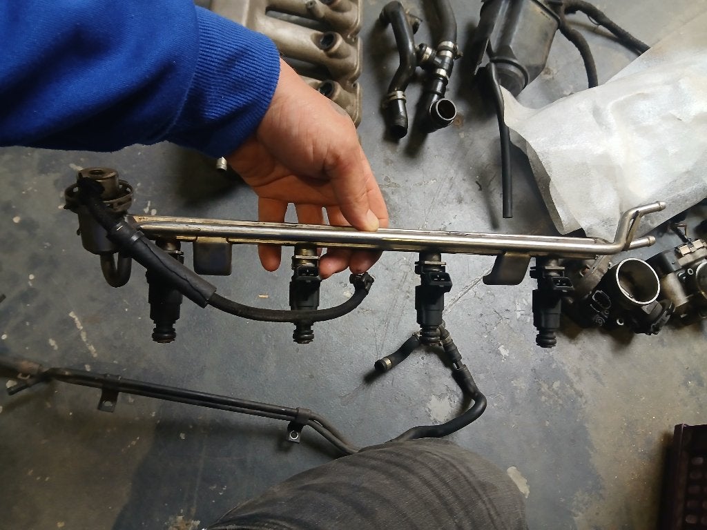 Injectorrails + Injectoren 1.8 20vt, Ophalen of Verzenden, Gebruikt, Volkswagen