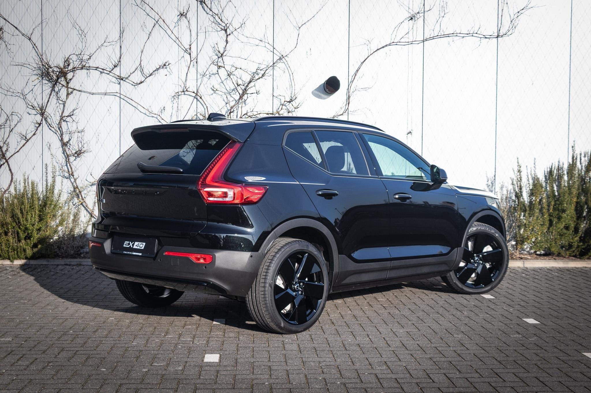 Volvo EX40 Single Motor Extended Range Ultra Black Ed. 82 kW, Auto's, Volvo, Automaat, 12 maanden, Achterwielaandrijving, Lichtsensor