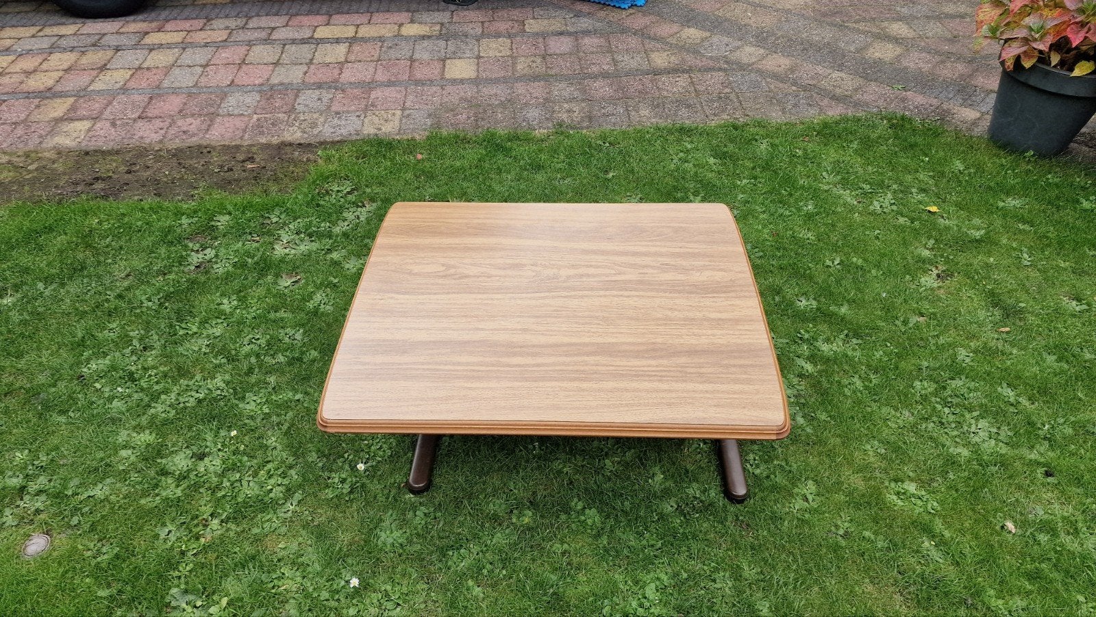 Verstelbare tafel met houtnerf design, Ophalen, Gebruikt
