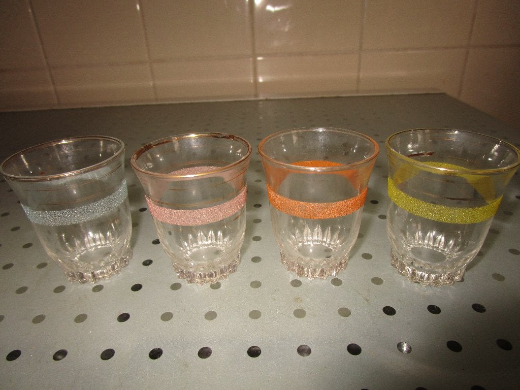 Vier borrelglaasjes jaren 50.retro vintage mid century, Verzamelen, Retro, Ophalen of Verzenden, Huis en Inrichting