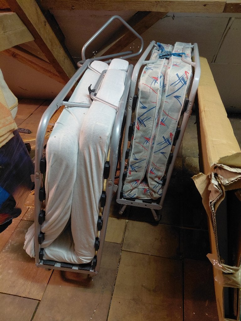 Set van 2  opklapbare logeerbedden / vouwbedden op wieltjes, Ophalen, Gebruikt, 90 cm, Eenpersoons