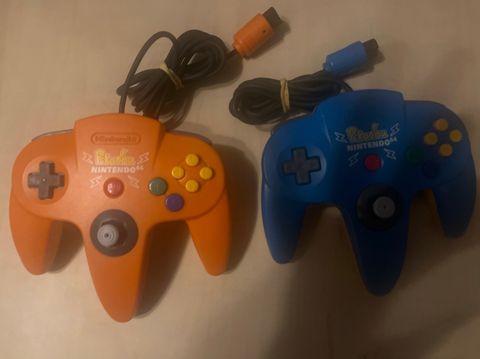 2x Nintendo 64 (N64)  Controllers, Spelcomputers en Games, Spelcomputers | Nintendo 64, Gebruikt, Met 2 controllers, Ophalen of Verzenden