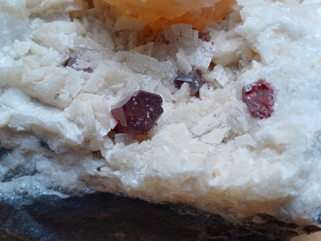 Cinnabar op Dolomiet China, Ophalen of Verzenden, Mineraal