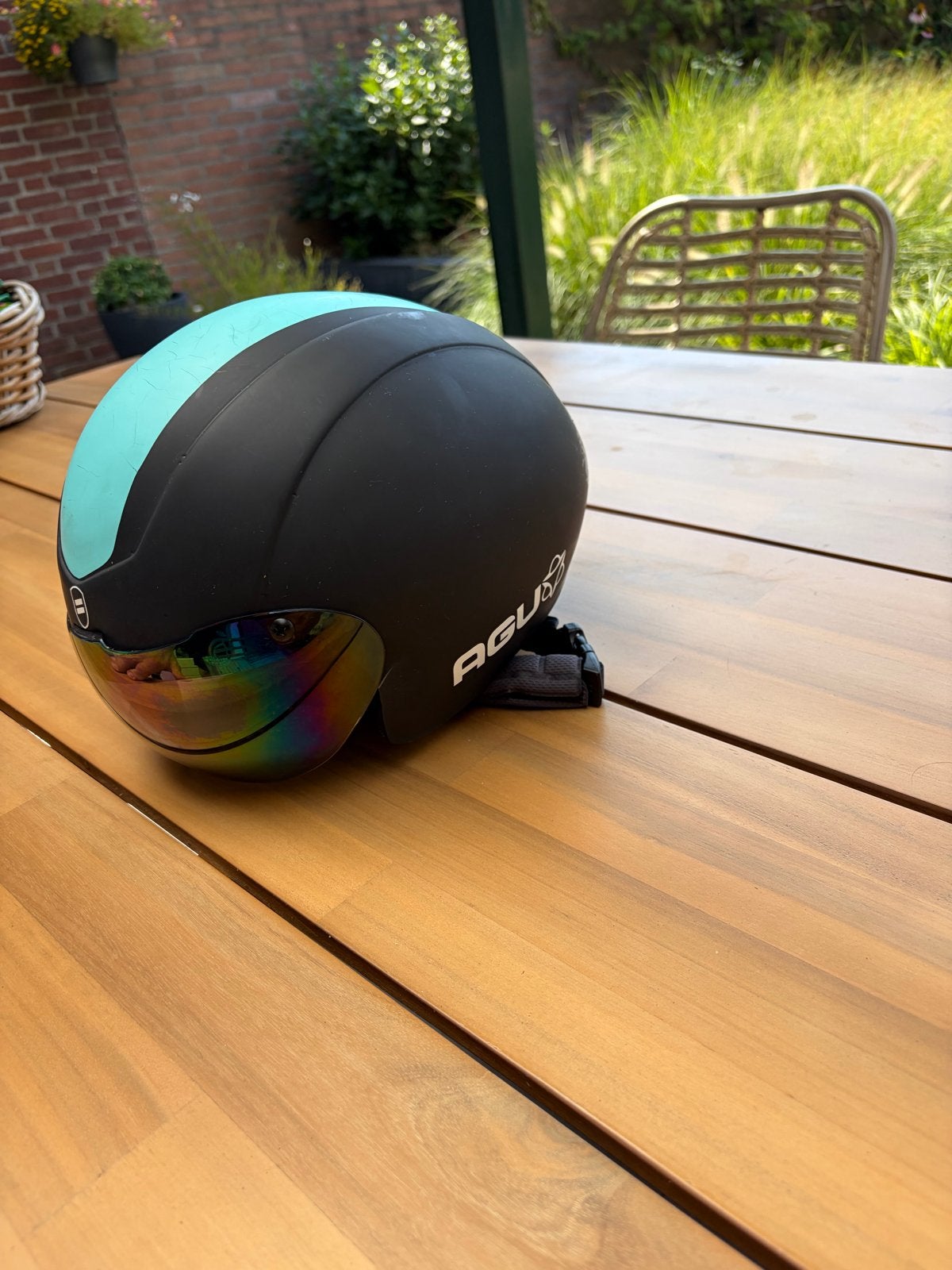 AGU Fietshelm met Vizier - Zwart/Turquoise, Fietsen en Brommers, Fietsaccessoires | Fietshelmen, Ophalen of Verzenden, Gebruikt