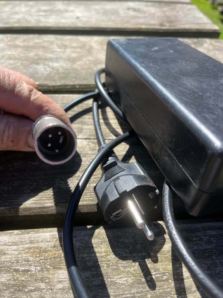 Oplader voor elektrische Qwic fiets, Ophalen, Gebruikt