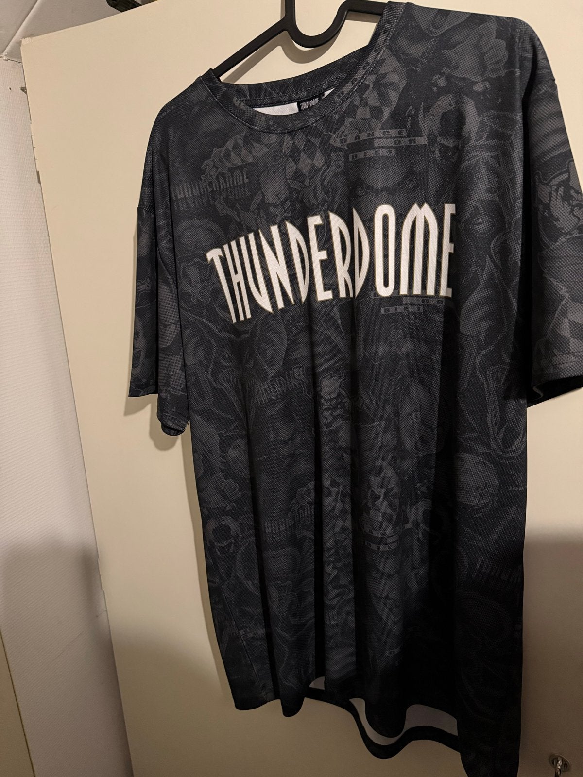 Thunderdome T-shirt 30 years xxx Maat L, Kleding | Heren, T-shirts, Ophalen of Verzenden, Zo goed als nieuw, Maat 52/54 (L), Zwart