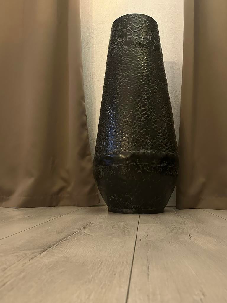Mooie ijzeren vaas 124 cm hoog - pronkstuk in huis, Huis en Inrichting, Woonaccessoires | Vazen, Ophalen, Zo goed als nieuw