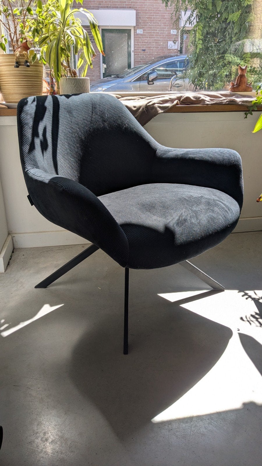 Bronx71 Emily relax fauteuil – zwarte ribstof – z.g.a.n., Ophalen, Modern retro design, 75 tot 100 cm, Zo goed als nieuw