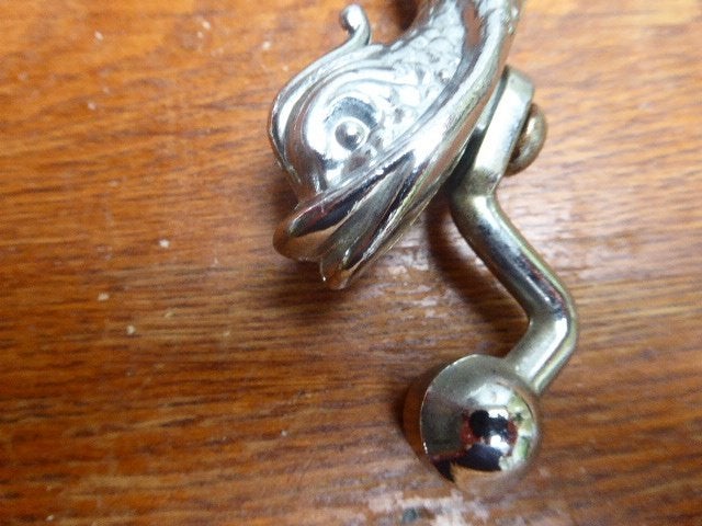 Metalen w.c. rolhouder, koi karper dolfijn, Antiek en Kunst, Ophalen of Verzenden