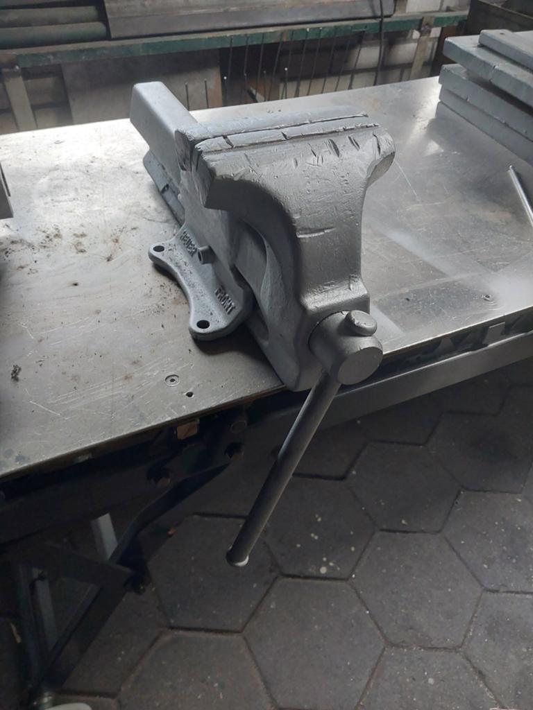 Heuer front bankschroef, Doe-het-zelf en Verbouw, Ophalen of Verzenden