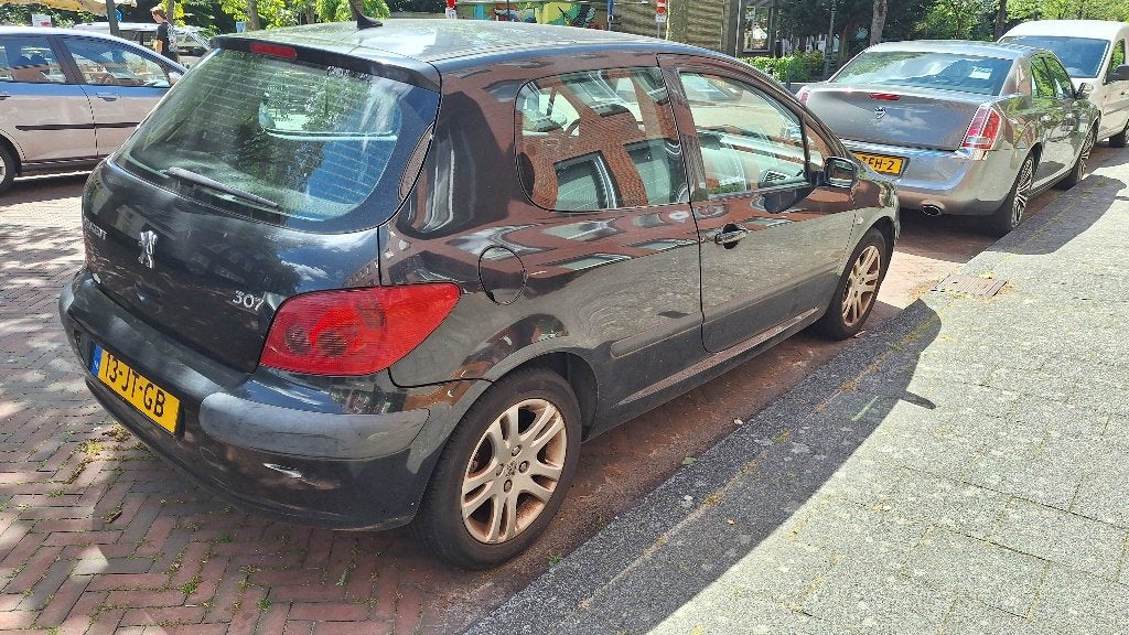 Peugeot 307 1.6 16V XR 3DR 2002 Zwart, Auto's, Voorwielaandrijving, Stof, 625 kg, Zwart