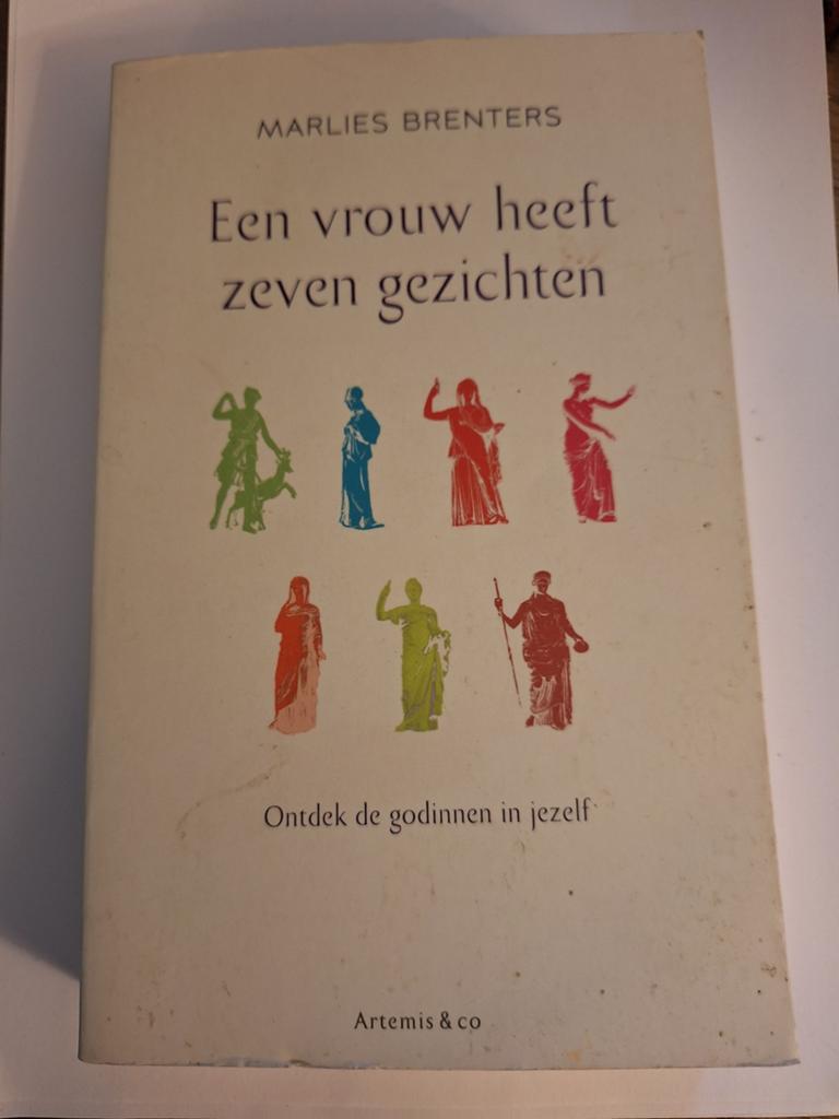 Een vrouw heeft zeven gezichten  godinnen in jeze, Achtergrond en Informatie, Ophalen of Verzenden, Zo goed als nieuw, Marlies Brenters