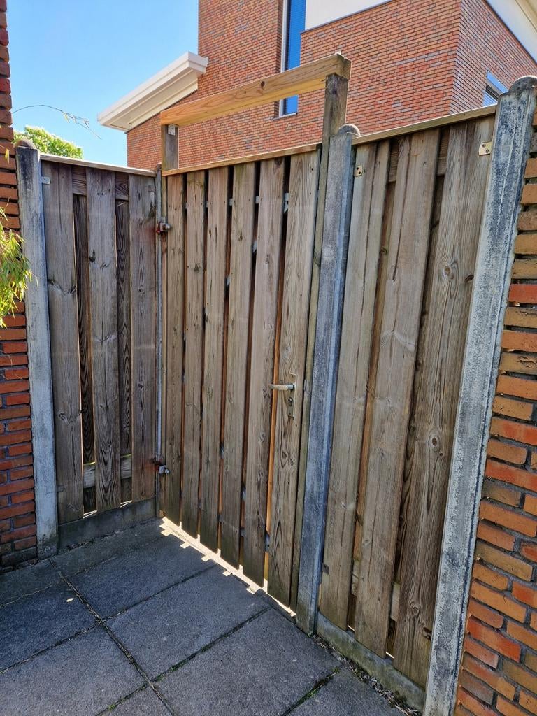 Houten tuinpoort met betonpalen - Gebruikt, Tuin en Terras, Tuinhekken en Hekwerk, Ophalen, Met poort, Gebruikt, Tuinhek